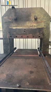 Prensa hidr�ulica para caucho de 500 x 500 mm con pist�n de 400 mm